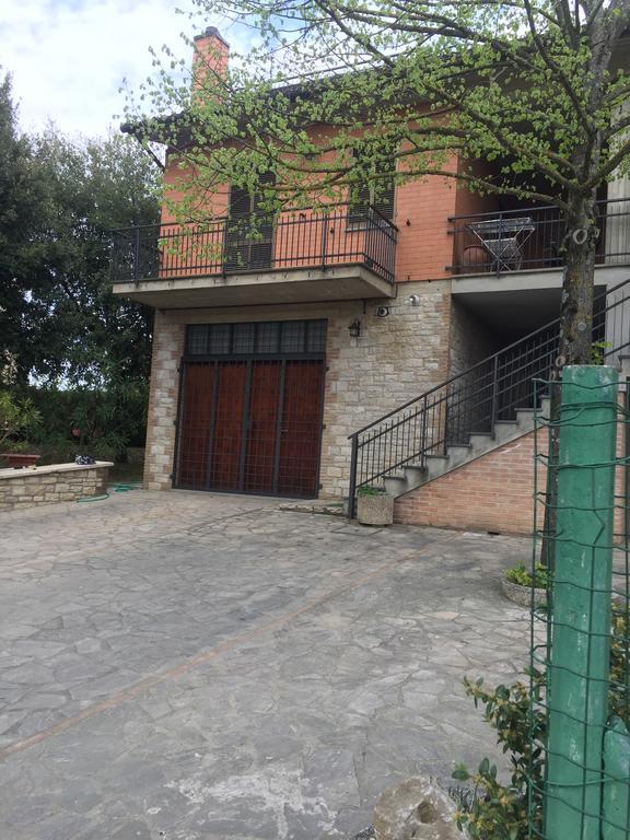 Appartamento Dell Agriturismo Pane E Olio Тоді Екстер'єр фото